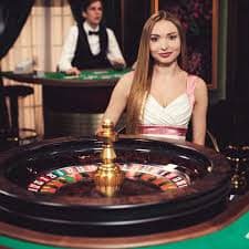 Pengalaman bermain live casino dengan dealer profesional di mabar88